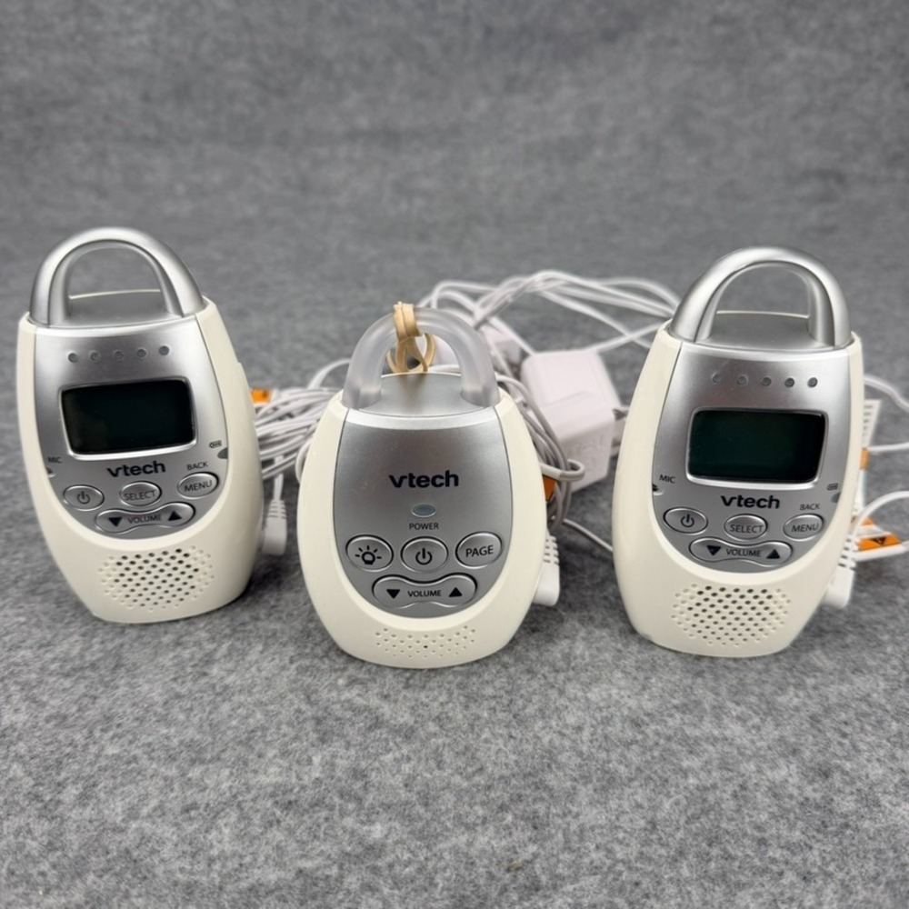 VTech DM221-2 Safe & Sound Digital Audio Baby Monitor 2 Parent Units White